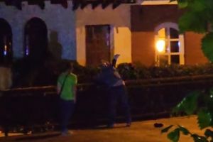 [+18]Drastyczny film z pobicia w centrum Olsztyna. Agresor zrzucił mężczyznę z mostu
