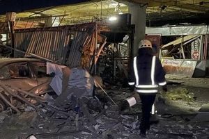 Siedem osób rannych, zniszczone obiekty w rosyjskim ataku na Dniepr
