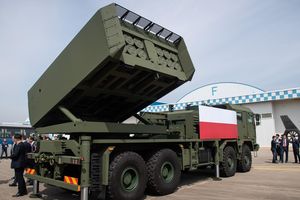 Szef MON: do Polski dotarła pierwsza koreańska wyrzutnia rakietowa K239 Chunmoo