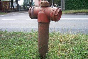 Kto kradnie wodę z hydrantów w Miłomłynie? Gmina prowadzi dochodzenie 