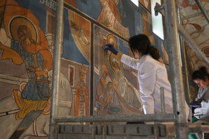 Freski Nowosielskiego odzyskają swój blask