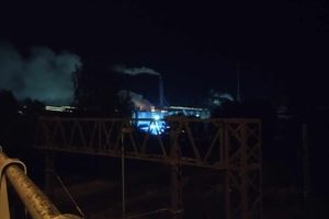 Strażacy ugasili pożar w zakładzie produkującym sklejkę w Morągu 