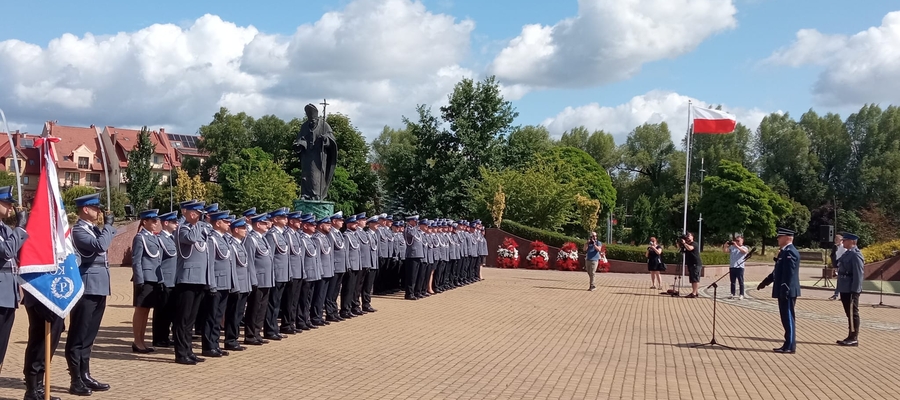 ełckie obchody Święta Policji; Plac JP II, 26 VIII 23 r.