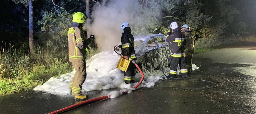 Strażacy OSP Jamielnik zostali zadysponowani do pożaru  samochodu osobowego do którego doszło w miejscowości Szeplerzyzna w powiecie Iławskim. 