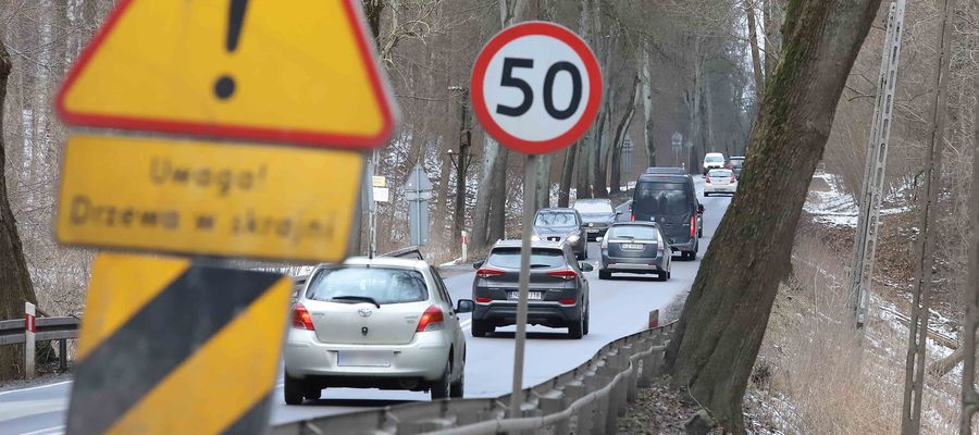 Droga przez Las Miejski rozłazi się na boki