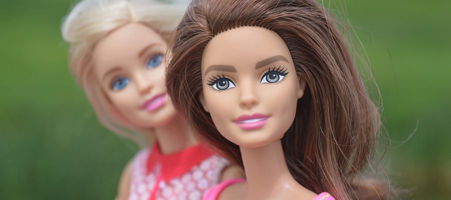 Uważaj na selfie z Barbie — ostrzega Ministerstwo Cyfryzacji