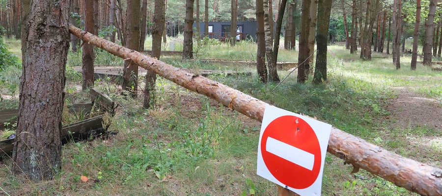 Pozostałości po campingu nad jeziorem Ukiel
