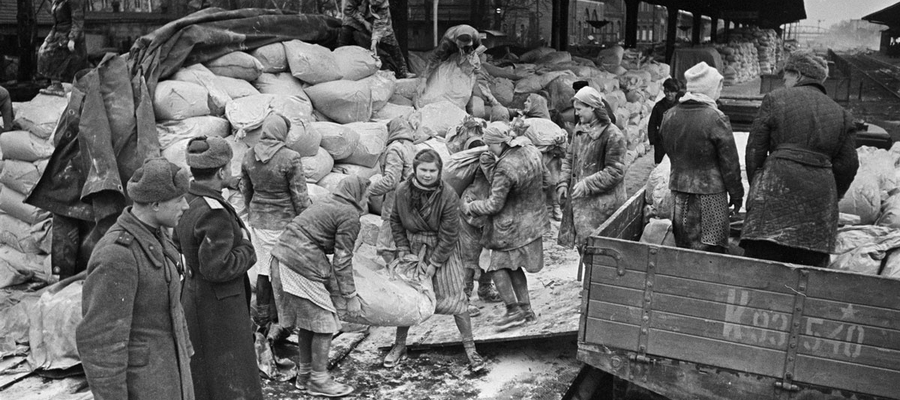 Kobiety zmuszone do pracy dla sowieckiego wojska