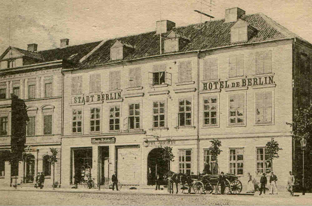 Pocztówka z widokiem na Hotel de Berlin w Elblągu
