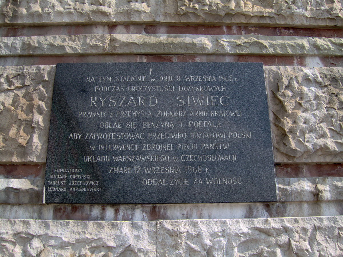 Ryszard Siwiec, tablica upamiętniająca