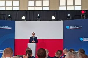 Premier Morawiecki wręczył promesy na inwestycje