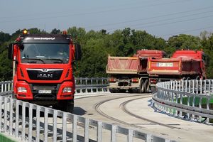 34-tonowe ciężarówki testowały estakadę tramwajową w Olsztynie