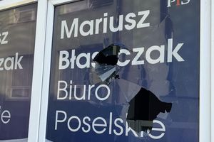 Rafał Bochenek: atak na biuro poselskie Mariusza Błaszczaka jest efektem podgrzewanej atmosfery przez PO i Tuska