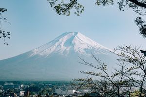 Turyści zagrażają Górze Fudżi