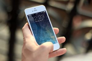 Telefon iPhone 12 wycofany z rynku francuskiego. Dlaczego?