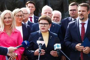 Beata Szydło: Kandydaci PiS nie muszą przypinać sobie do koszul papierowych serc, ponieważ ich serca prawdziwie biją dla Polski