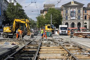 Tramwajarze wznawiają prace w al. Rzeczypospolitej w Warszawie