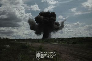 Rosjanie podpalają pola minowe, by utrudnić Ukraińcom przedarcie się przez nie
