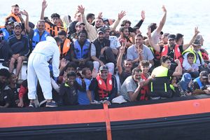 Włochy/ Minister obrony skrytykował Niemcy za finansowanie organizacji pozarządowej ratującej migrantów na morzu