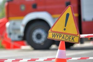 Śmiertelny wypadek na S8. Kierowca tira z nieznanych przyczyn uderzył w barierki