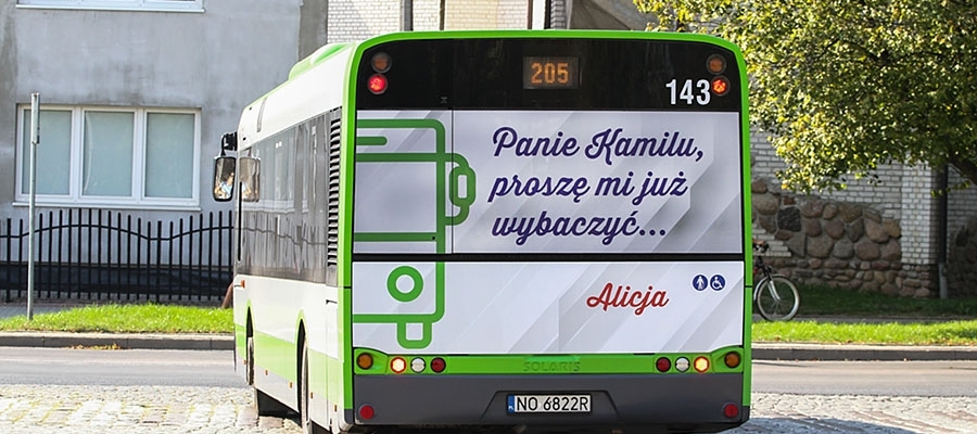 Na jednym z olsztyńskich autobusów Alicja przeprasza Kamila