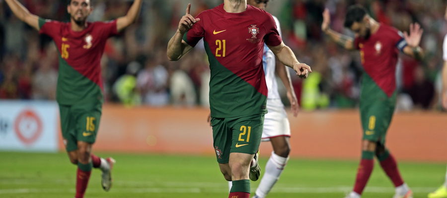 Portugalczyk Diogo Jota cieszy się po zdobyciu gola