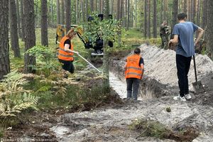 Szukają masowych grobów. Trwają prace poszukiwawcze w Palmirach