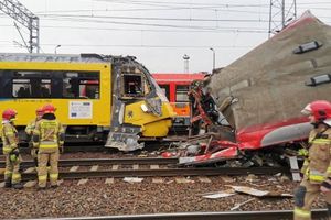 Utrudnienia w ruchu kolejowym po zderzeniu dwóch pociągów; cztery osoby ranne