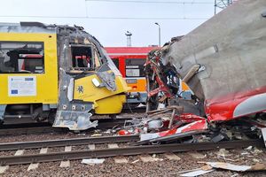 Gdynia: Utrudnienia w ruchu kolejowym po zderzeniu dwóch pociągów. Cztery osoby ranne
