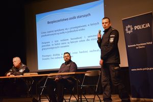 Debata na temat bezpieczeństwa seniorów w Olecku 