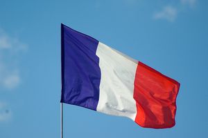 Francja/ Mieszkańcy Arras uczcili pamięć nauczyciela zabitego przez radykała
