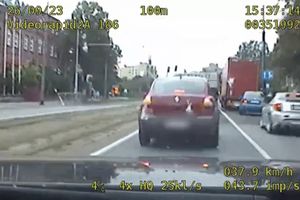 Kierowca uciekał przed policją ulicami Elbląga. Zebrał 265 punktów karnych! [VIDEO]