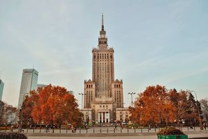 Jesienny spacer po Warszawie: odkrywanie urody stolicy