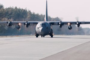 Szef MON: lada chwila dwa samoloty C-130 Hercules wystartują do Izraela 