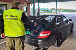 Skradziony samochód w Andorze znalazł się na przejściu granicznym w Grzechotkach 