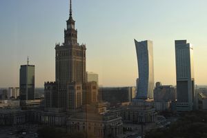 Co Warszawa zrobi z dodatkową godziną?