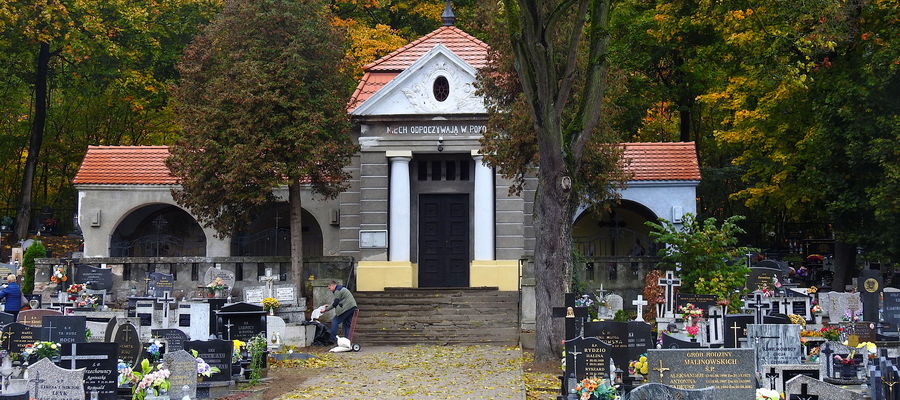 Kaplica cmentarna na nowomiejskiej nekropolii parafialnej
