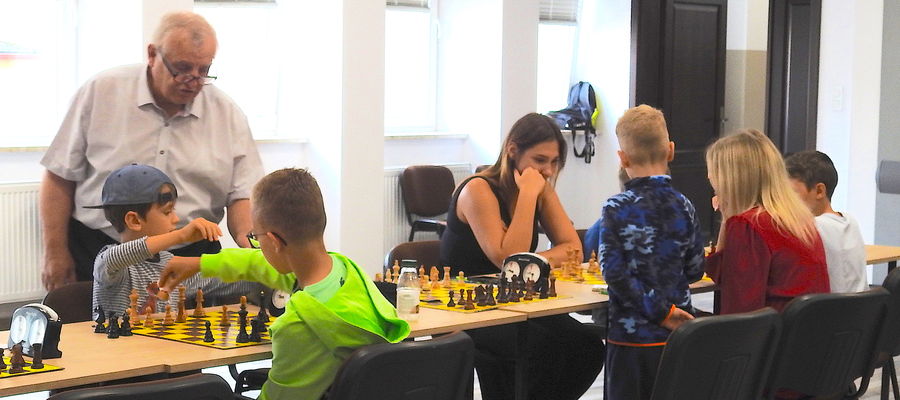 Feliks Stachowicz, sędzia szachowy i instruktor jest organizatorem wielu turniejów dla dorosłych i młodzieży