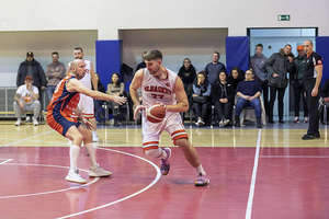 Basketball Elbląg pokonał wysoko Kolejarza Chojnice. Kolejnym rywalem elblążan będzie Junior Basket Club Olsztyn [ZDJĘCIA]