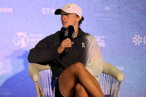 Finały WTA: Evert obstawia Świątek, Navratilova stawia na Pegulę