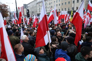 Marsz Niepodległości wyruszył z ronda Dmowskiego