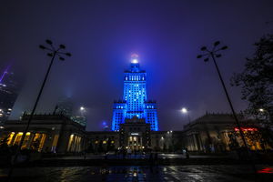 Pałac Kultury i Nauki w barwach UNICEF