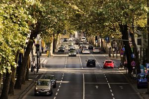 Miasta uruchamiają strefy czystego transportu. Stare auta nie wjadą