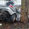 Poważny wypadek pod Olsztynem. BMW uderzyło w drzewo z dużą prędkością [ZDJĘCIA]