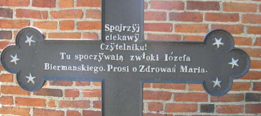 Przykościelny cmentarzyk w Gutkowie (Olsztyn). Napis warmiński.