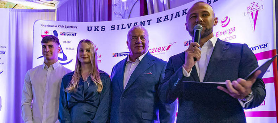 Od lewej: kajakarze Silvanta – Mikołaj Kot i Julia Kot, Edward Parzych – właściciel kantorów Silvant i Wojciech Załuski – prezes i trener Klubu