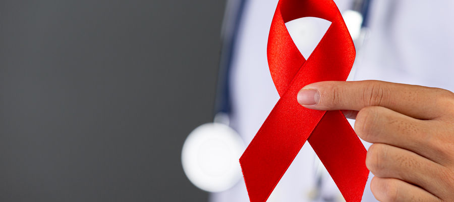 „Czerwona kokardka” to symbol solidarności z osobami żyjącymi z HIV i AIDS, ich rodzinami i przyjaciółmi