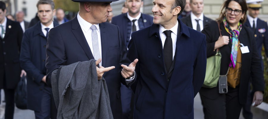 Prezydent Szwajcarii Alain Berset i francuski prezydent Emanuel Macron