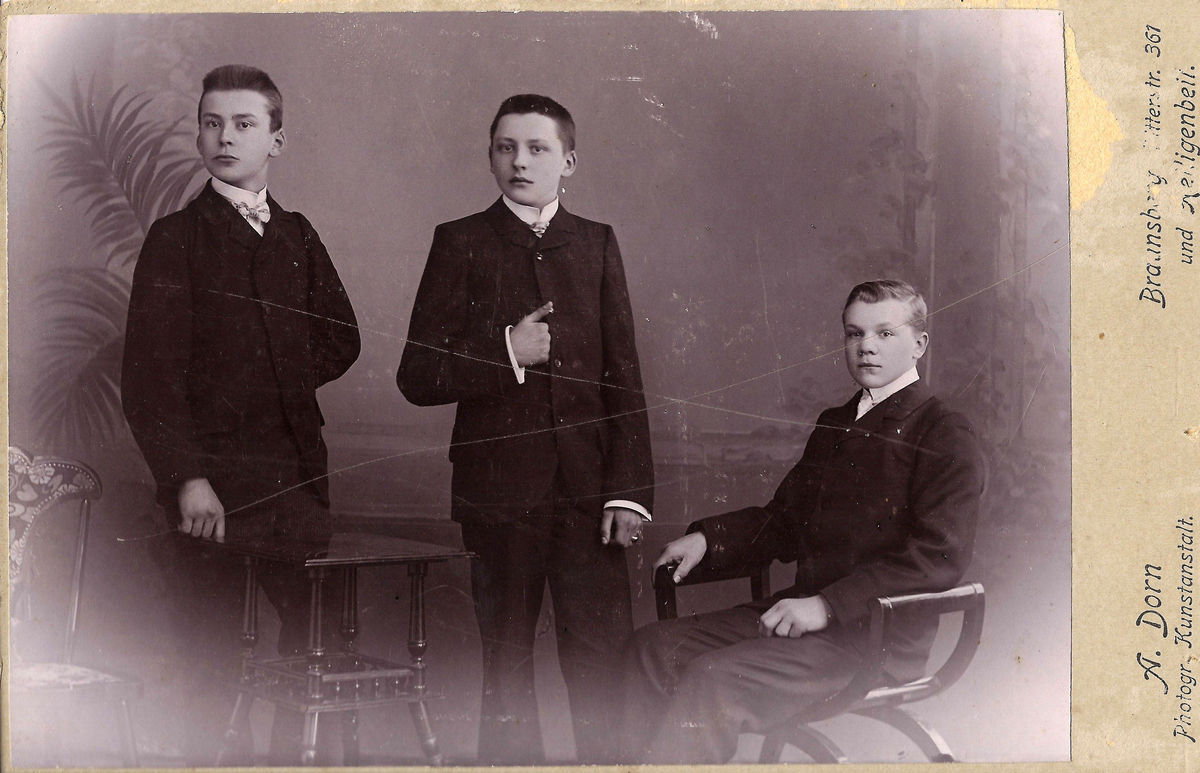 Rodzinne zdjęcie Omieczyńskich, które wykonał Aleksander Dorn