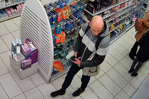 Ukradł perfumy i maszynki do golenia